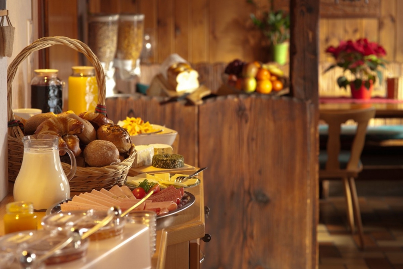 boulangerie-AUVARE-min_breakfast_buffet_food_restaurant_meal_hotel_plate_fresh-718745