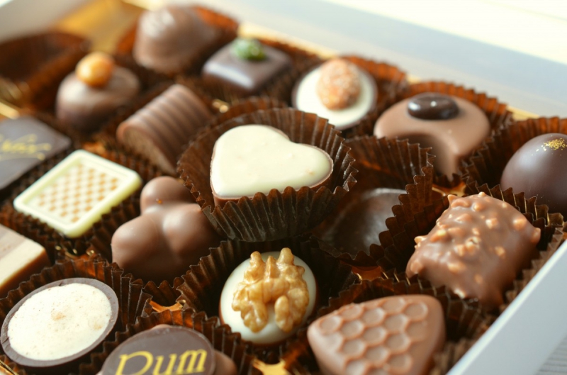 boulangerie-AUVARE-min_chocolates_food_candy_calories_nibble_chocolate_heart-782043